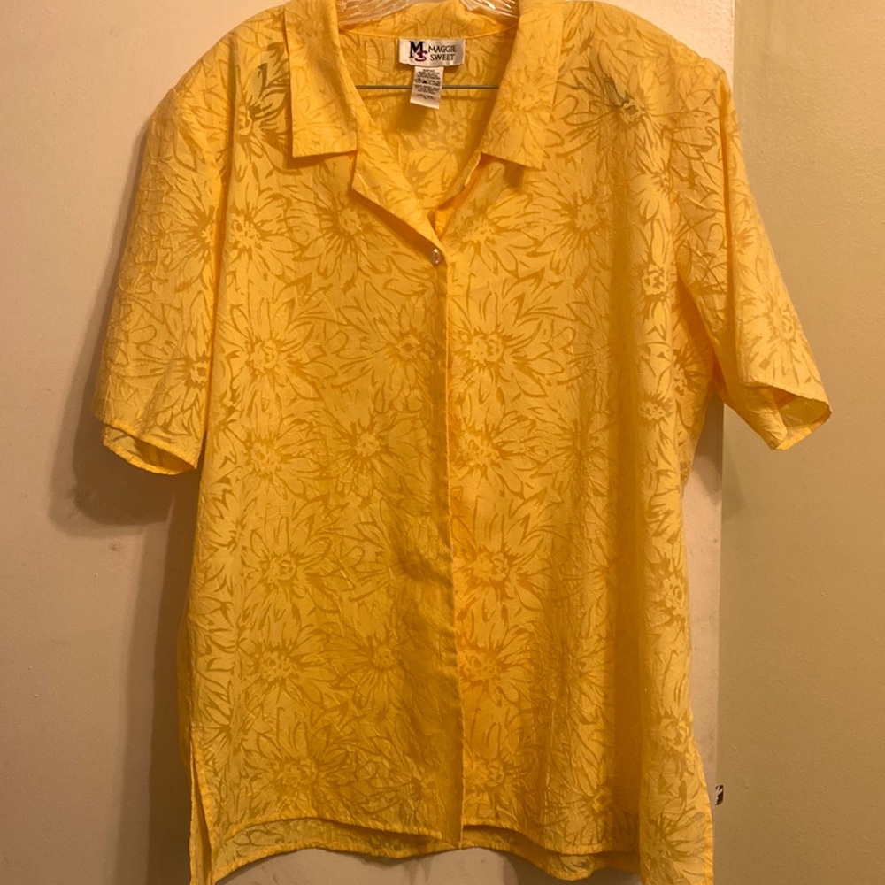 Maggie Sweet size 1X bright yellow short sleeve button down blouse with flower